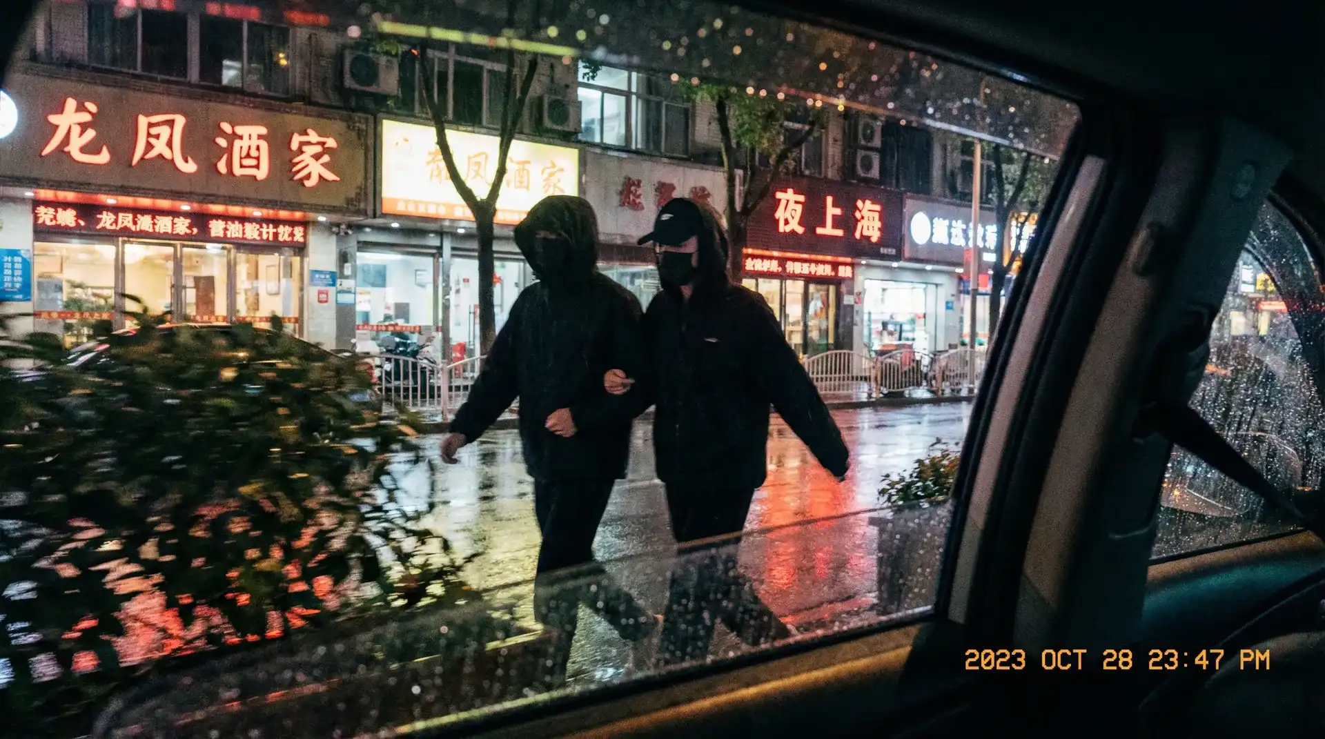 91kan - 顶流明星深夜密会现场抓拍照片